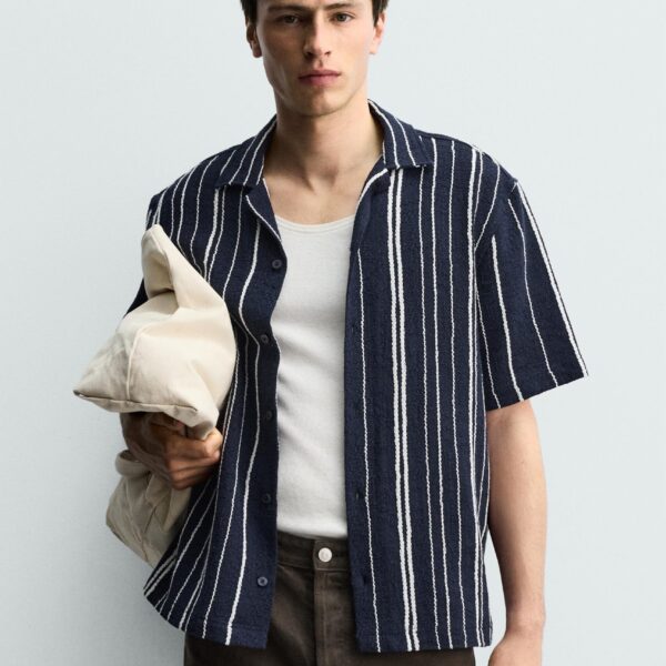 CHEMISE À RAYURES EN JACQUARD, COUPE CLASSIQUE